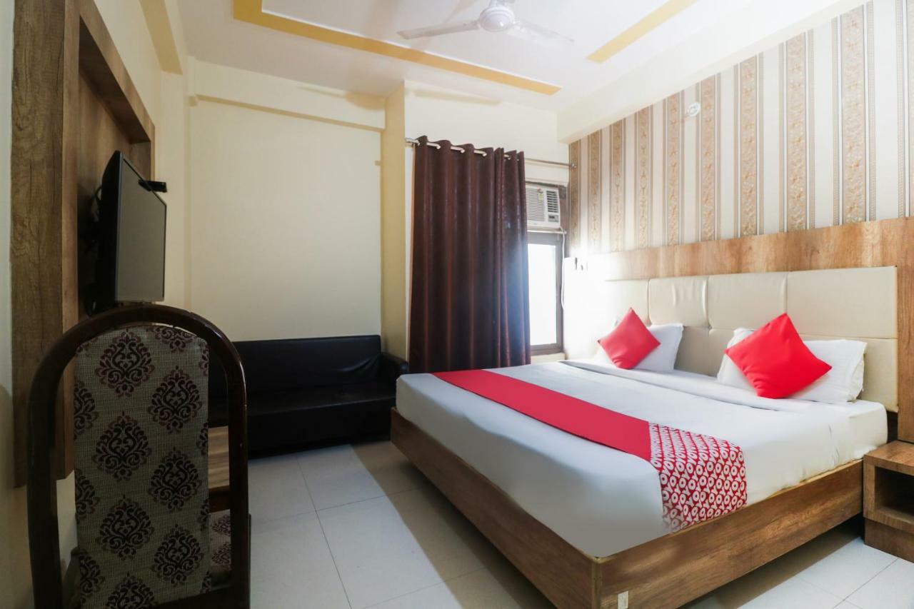 Oyo 48974 Hotel Shweta Residency Váránaszi Kültér fotó